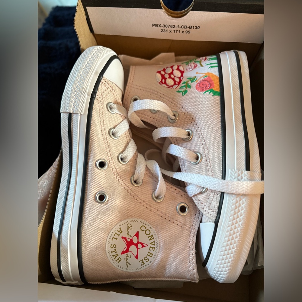 NIB Kids Converse Pink Mushroom Hi Tops Size 11 - Picture 5 of 6